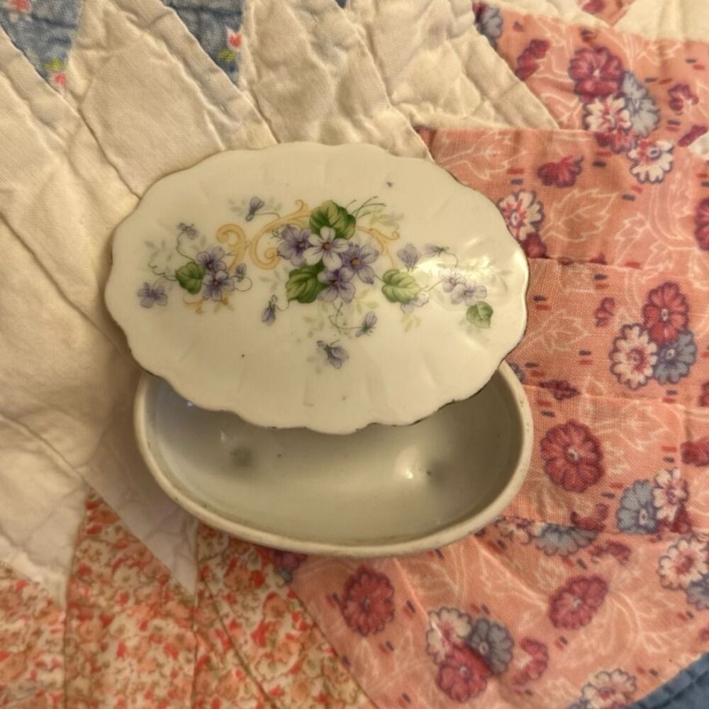 Vintage 1956 Lefton Violets Trinket Dish Lidded Box Scallop Golden Edges